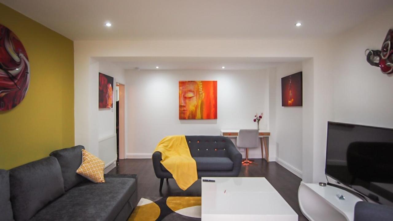 Holiday home Ur Pad - 4 Bedrooms - 4 Bathrooms - Somerset House Birmingham
